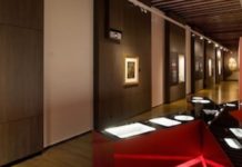 Bisita gidatua Karlismoaren museoan
